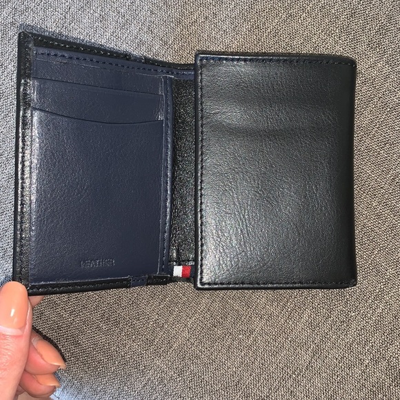 Tommy Hilfiger / Men’s Wallet - Picture 3 of 8